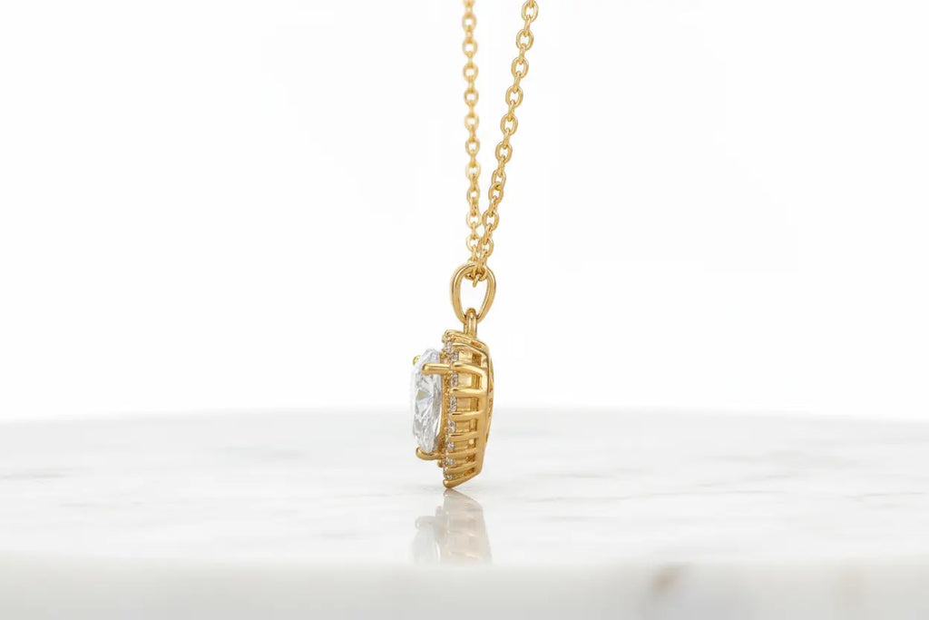 Fall in love necklace aurelia.thegoldenone